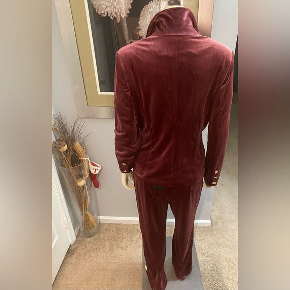 Kaylee Kollection Velvet Suit - Picture 4 of 4